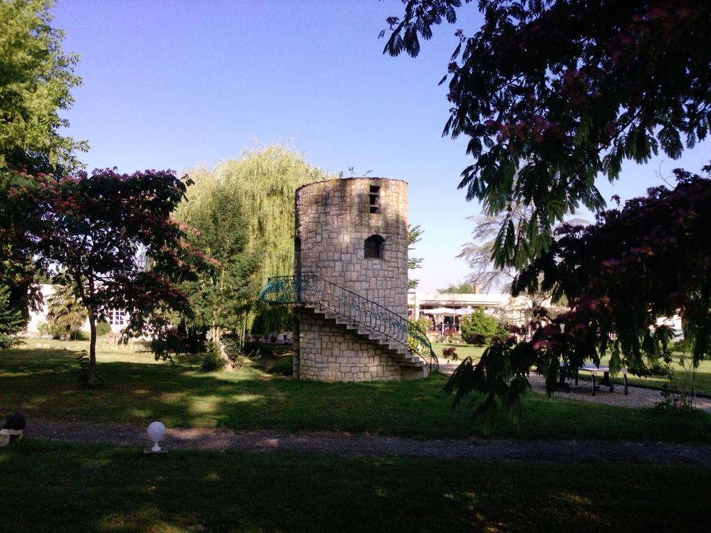 Le Fleurance - NOUVELLE équipe - Groupe LOGIS Hôtels Extérieur photo