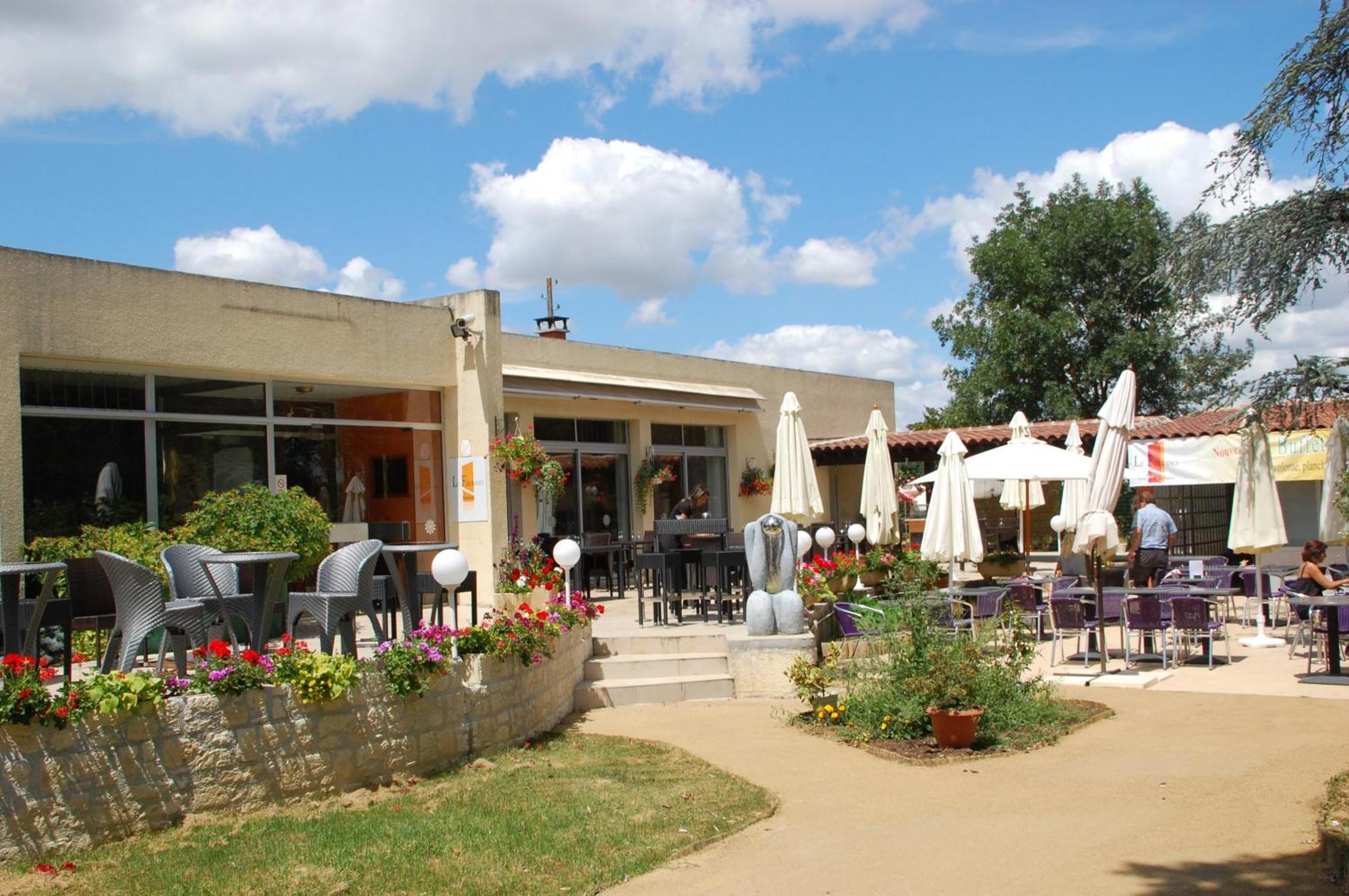 Le Fleurance - NOUVELLE équipe - Groupe LOGIS Hôtels Extérieur photo